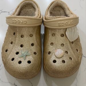 CROCS Kids Gold Glitter Clogs with Sea shell jibbitz size 2(J)